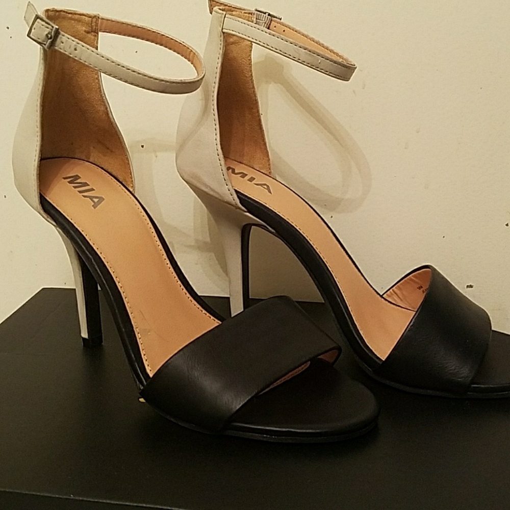 Mia size 9 ankle strap heel